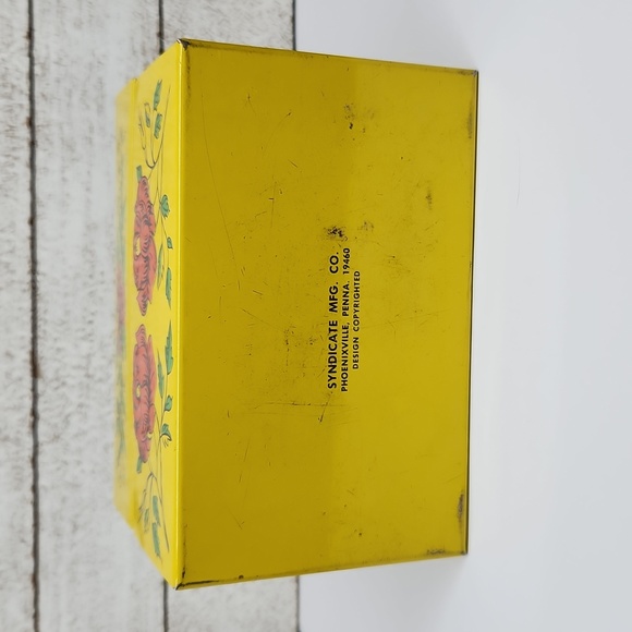 Vintage Syndicate MFG Recipe Box, Yellow, Red Flowers, 1960s - 1970s - Picture 6 of 10